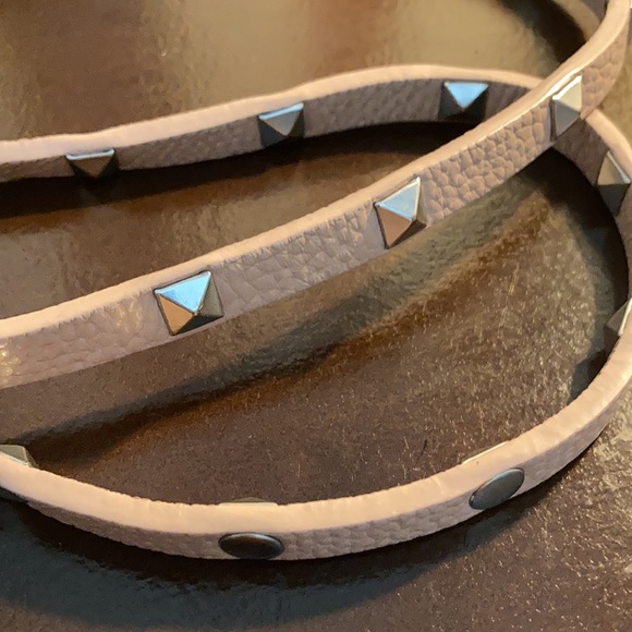 Bandolier Sarah Pebble Leather Taupe Pink Silver iPhone 7 with Stud Strap - Picture 7 of 7